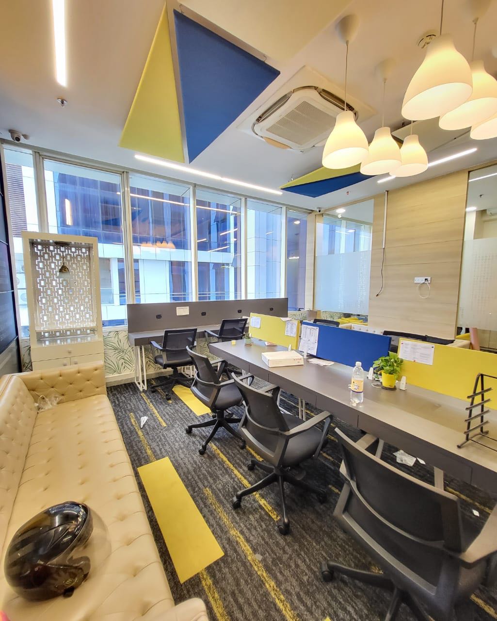 AVAILABLE FULLY FURNISHED OFFICE PRIME LOCATION